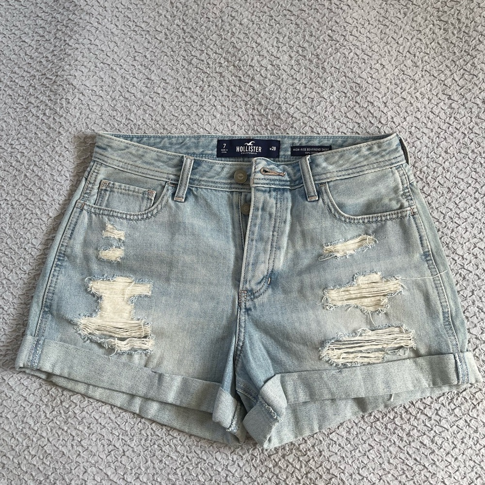 Hollister High-Rise Boyfriend Shorts